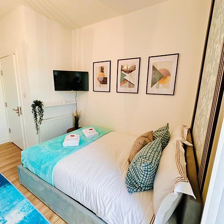 R2 - Elegant Private Room Opposite Queen Elizabeth Hospital - Harborne Birmingham Bagian luar foto