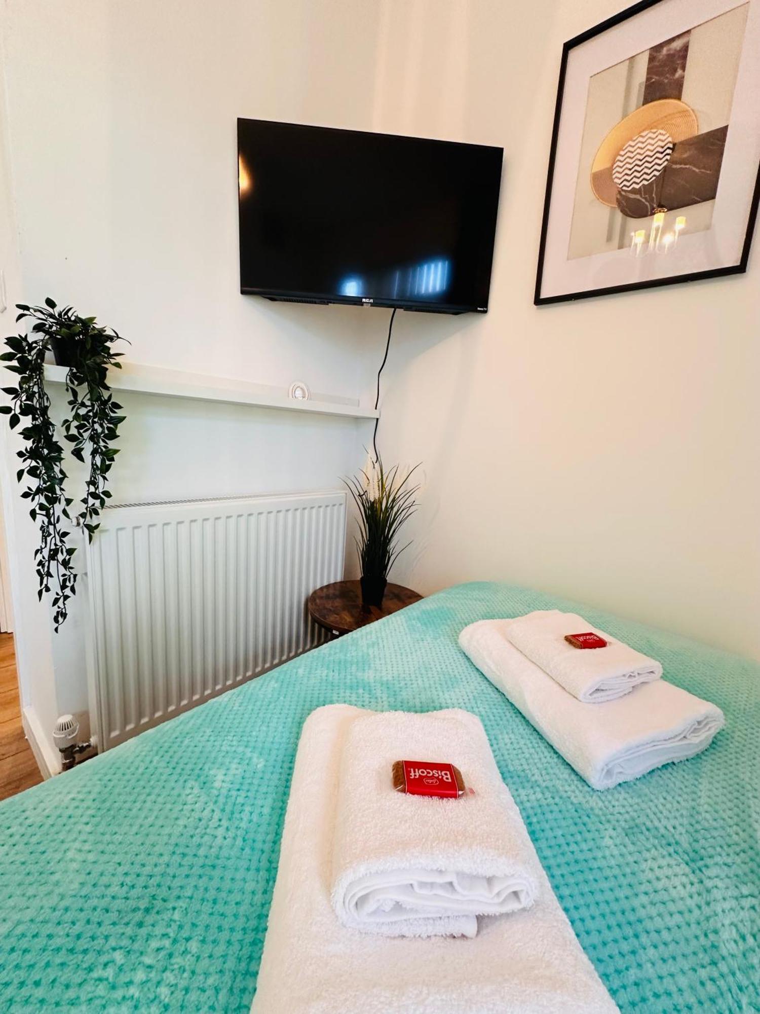 R2 - Elegant Private Room Opposite Queen Elizabeth Hospital - Harborne Birmingham Bagian luar foto