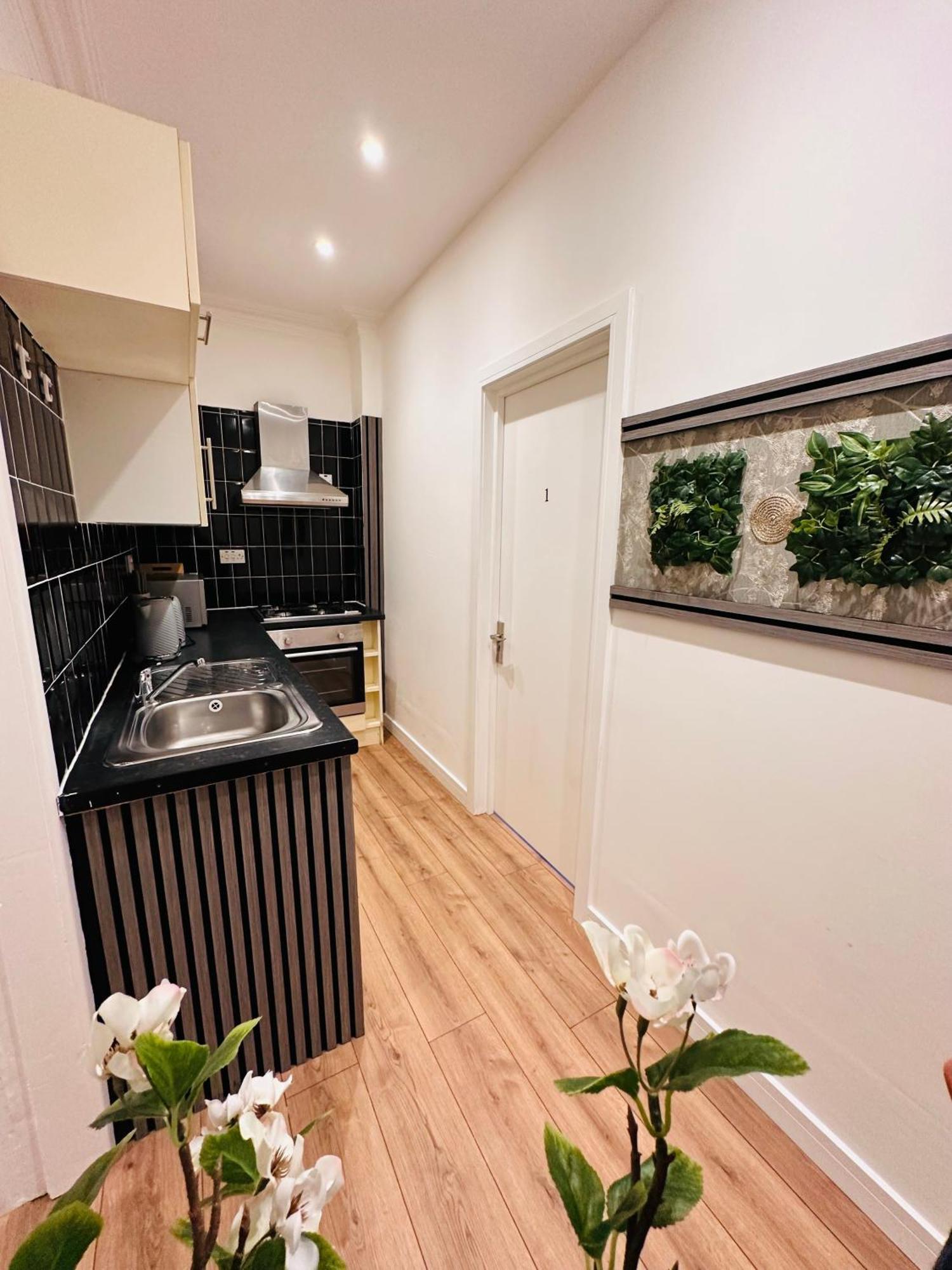 R2 - Elegant Private Room Opposite Queen Elizabeth Hospital - Harborne Birmingham Bagian luar foto